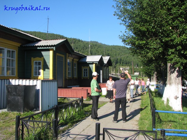 Железнодорожный вокзал в Култуке. Фото. Railway station in Kultuk. Photography
