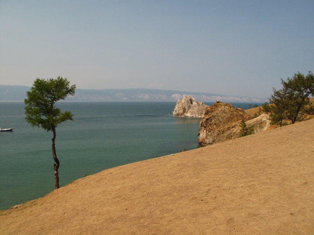 Ольхон фото: остров, мыс Бурхан, скала Шаманка, Хужирский залив озера Байкал